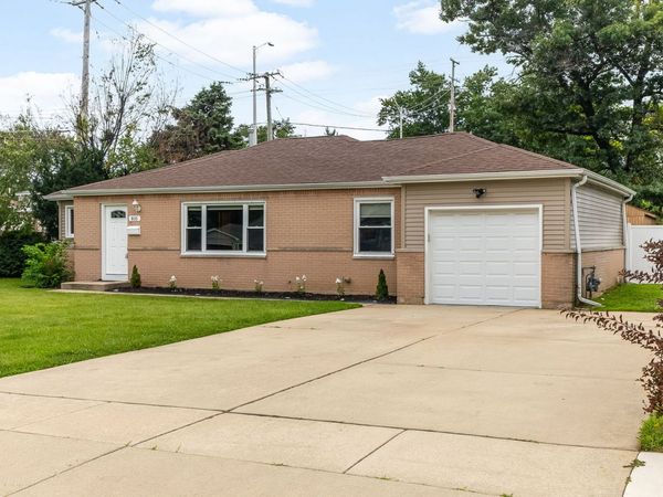 810 Cumberland Street , Hoffman Estates, IL 60169
