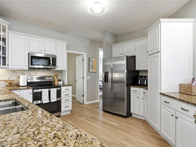 333 Waterside Drive, Avon Lake, OH 44012 Photo 5