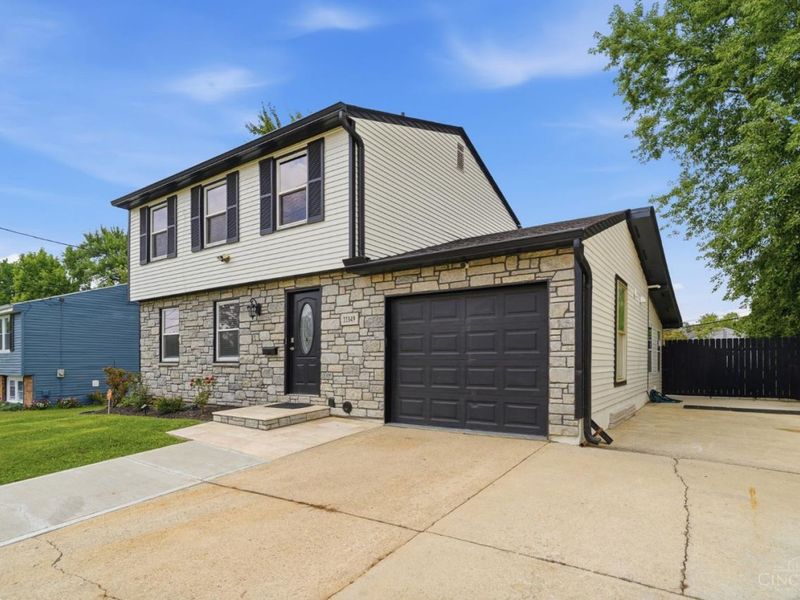 11349 Lincolnshire Drive, Forest Park, OH 45240 Photo 4