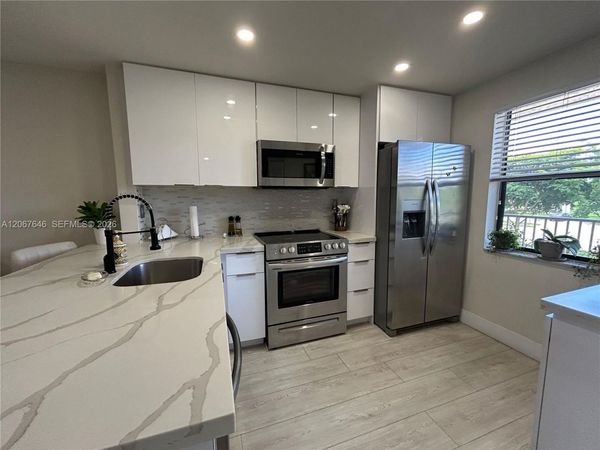10130 Sunrise Lakes Blvd , Unit 207, Sunrise, FL 33322