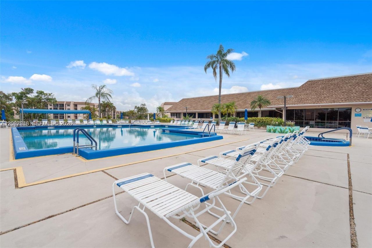 10130 Sunrise Lakes Blvd, Unit 207, Sunrise, FL 33322 Photo
