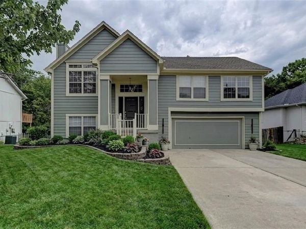 900 SW Daney Drive, Lee's Summit, MO 64081