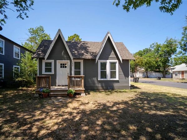 307 N Robinson Street, Cleburne, TX 76031