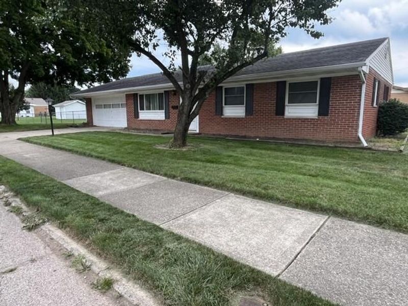 1153 Greenfield Drive, Troy, OH 45373 Photo 2
