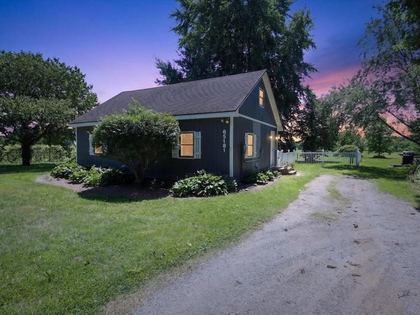 65181 County Road 342, Hartford, MI 49057