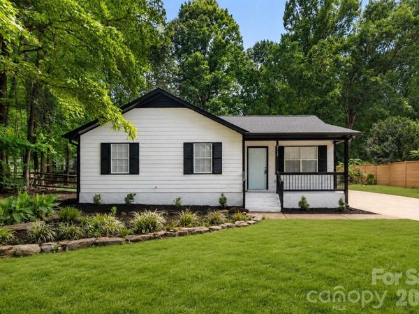8425 Lochinvar Drive, Charlotte, NC 28227