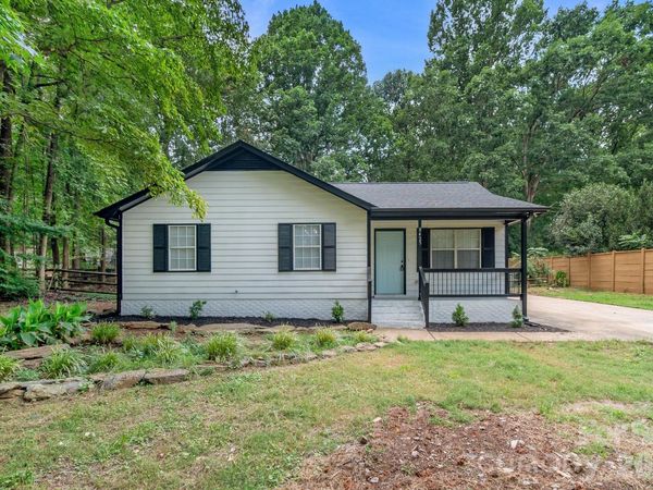8425 Lochinvar Drive , Charlotte, NC 28227