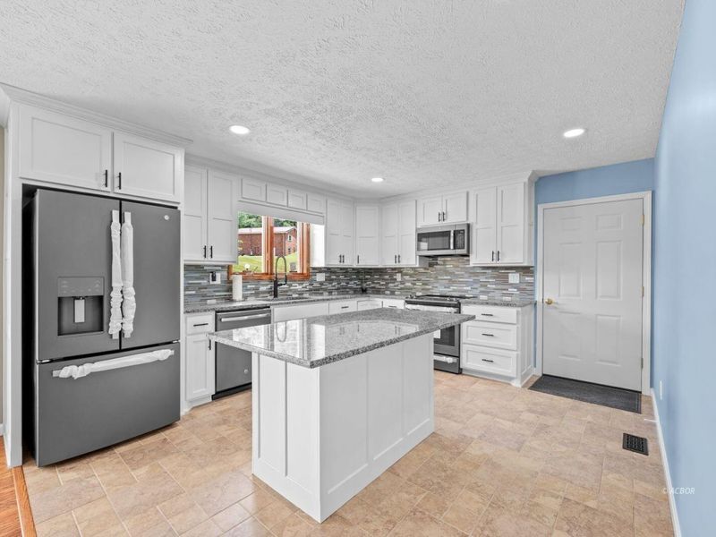 76 Debbie Drive , Gallipolis, OH 45631 Photo 11