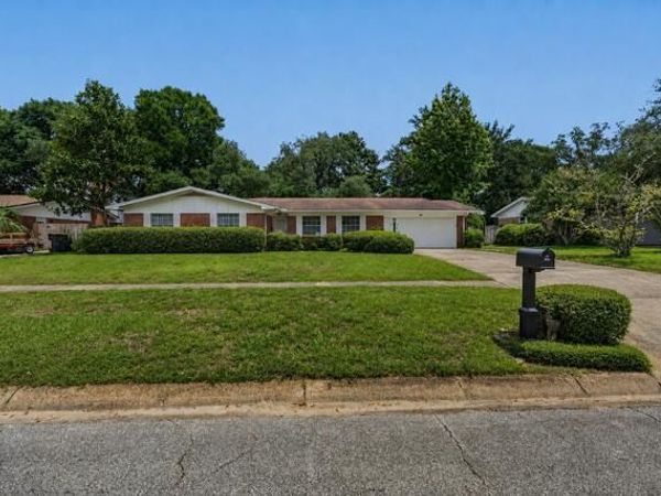 604 NE Merioneth Drive, Fort Walton Beach, FL 32547