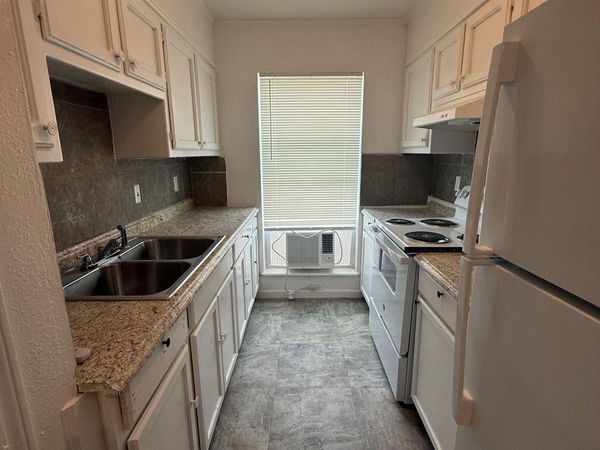 2041-2043 Helm Dr, Baton Rouge, LA 70820