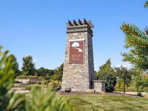 2863 Arbor Ridge Way, Janesville, WI 53548