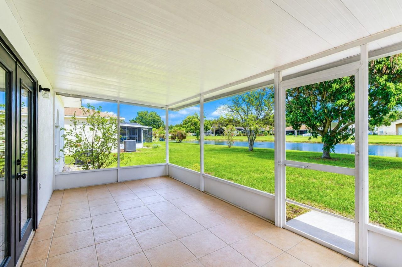 12928 Kings Lake Drive, Gibsonton, FL 33534 Photo