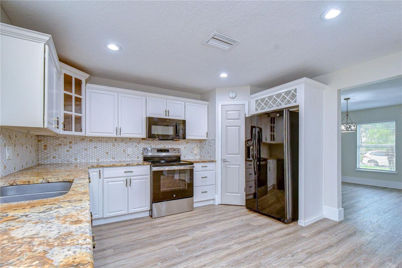 12928 Kings Lake Drive, Gibsonton, FL 33534 Photo