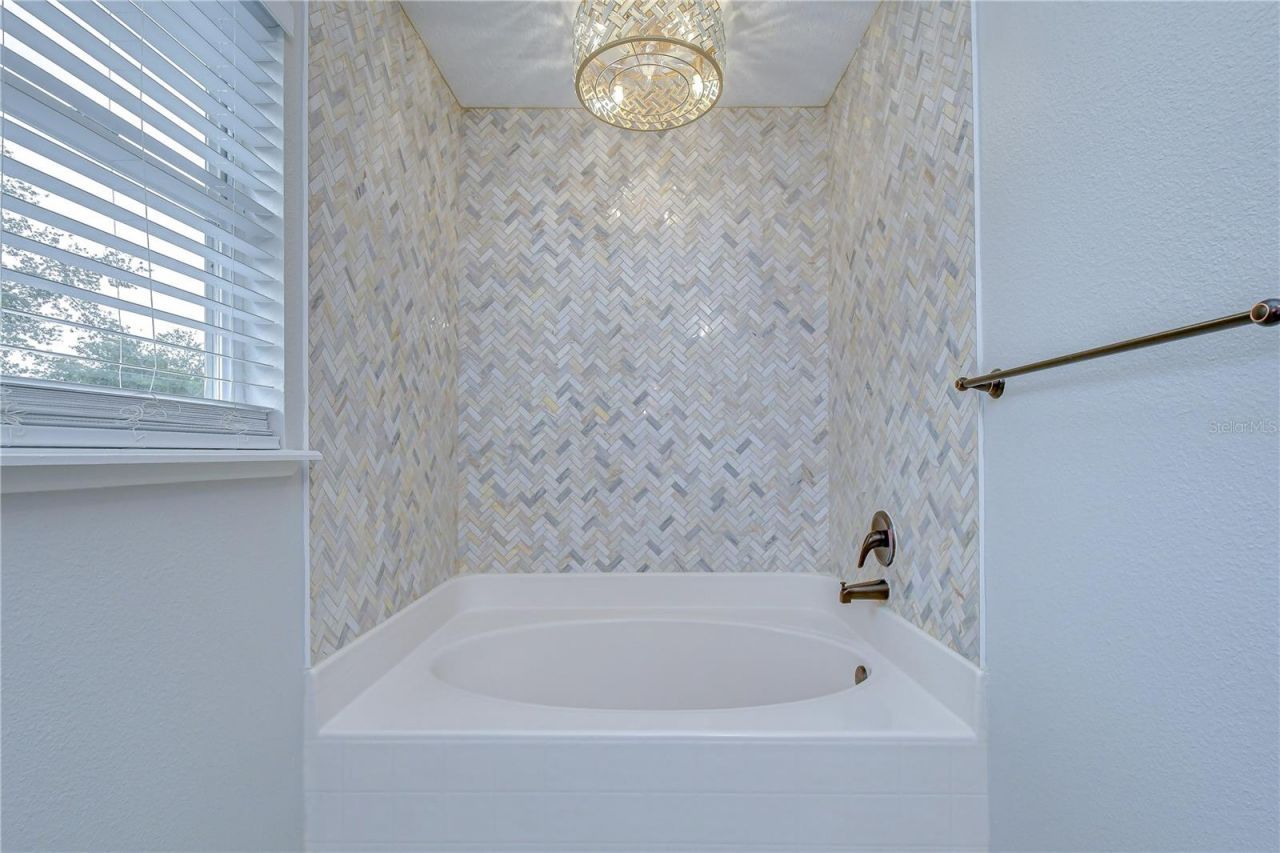 12928 Kings Lake Drive, Gibsonton, FL 33534 Photo