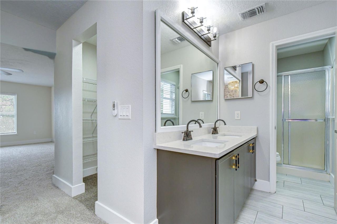 12928 Kings Lake Drive, Gibsonton, FL 33534 Photo
