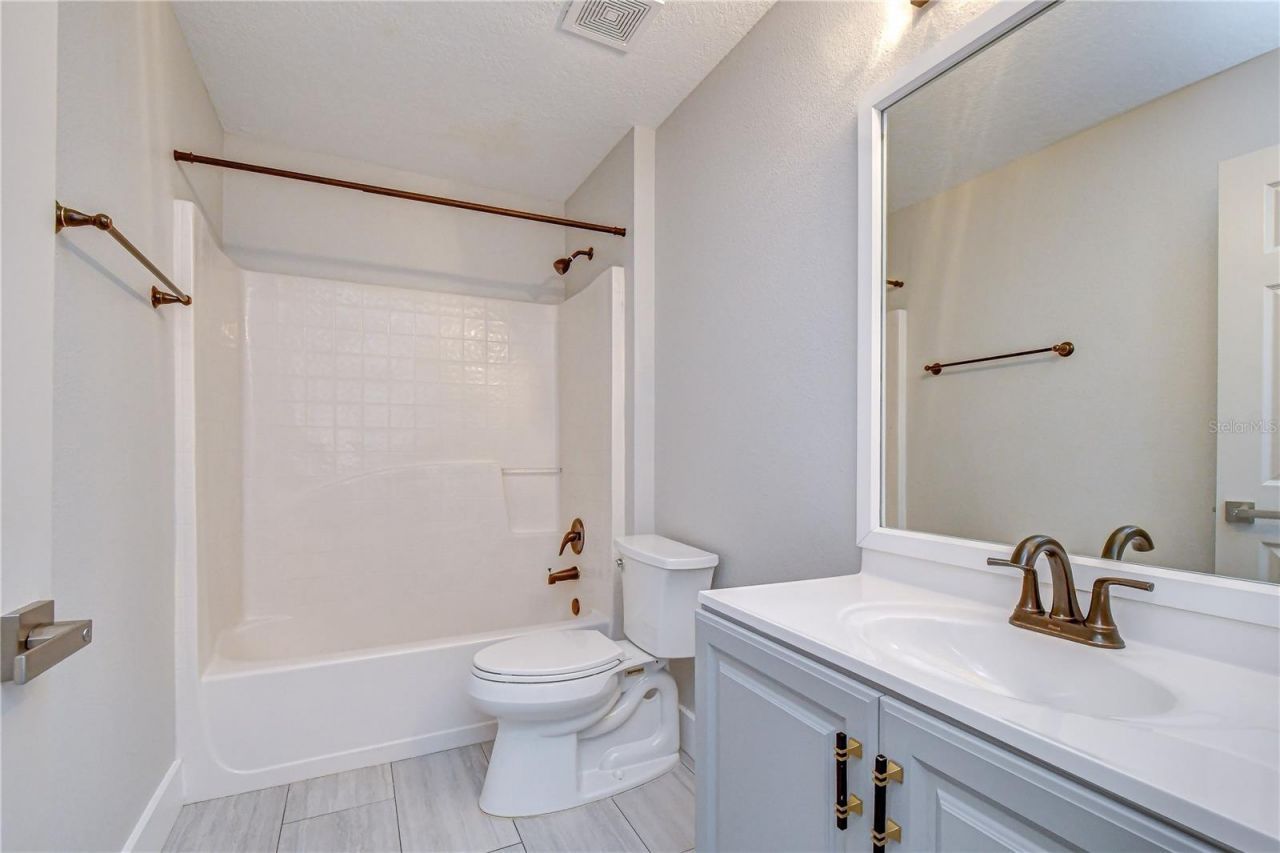 12928 Kings Lake Drive, Gibsonton, FL 33534 Photo