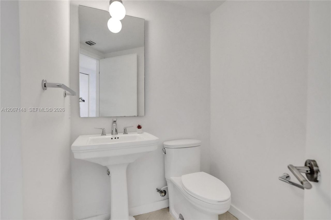 1010 SW 2nd Ave , Unit 1708, Miami, FL 33130 Photo