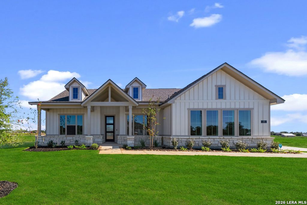 175 Pradera Ridge Dr, Floresville, TX 78114 Main Photo