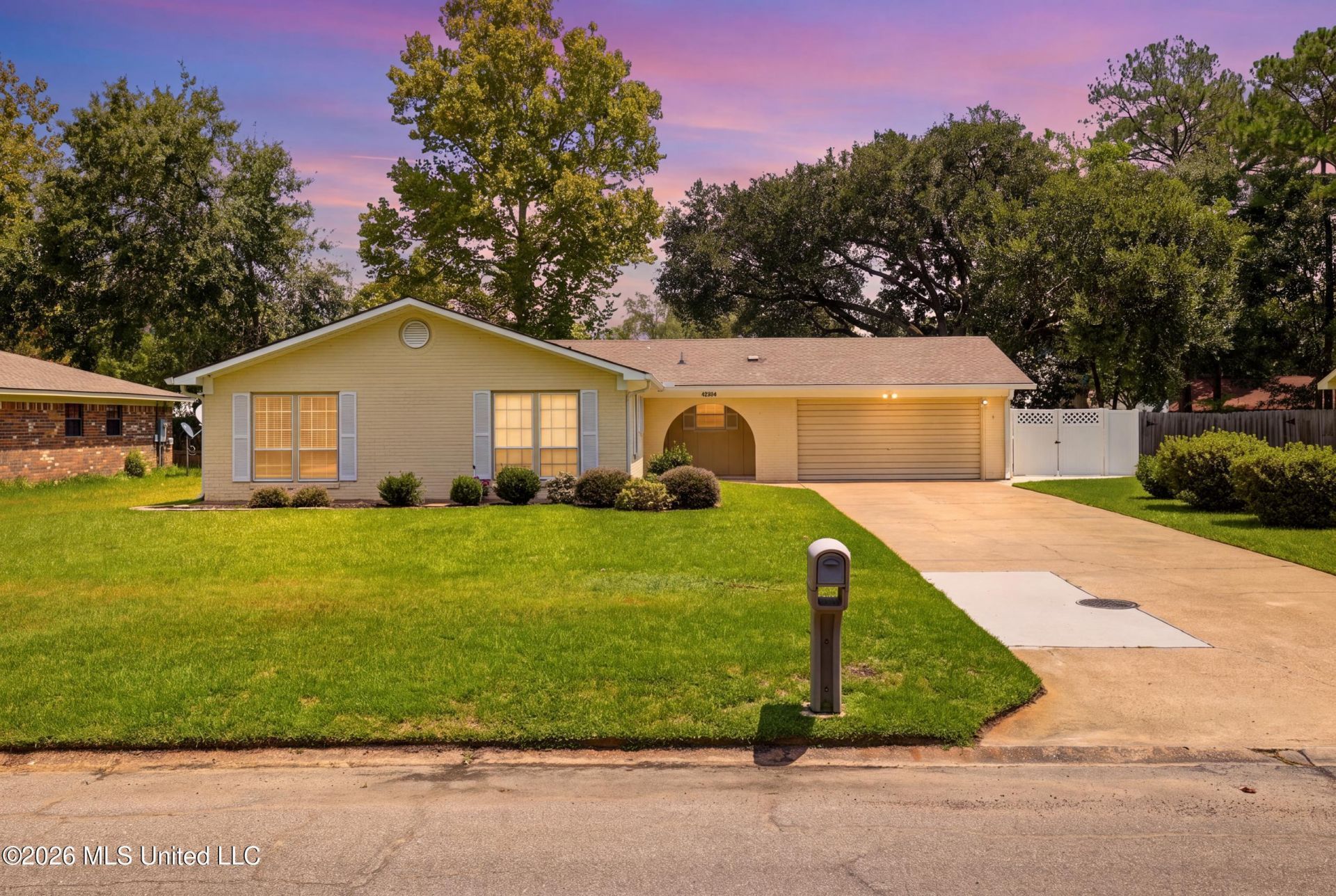 4000 Hillandale Drive, Gautier, MS 39553 Main Photo