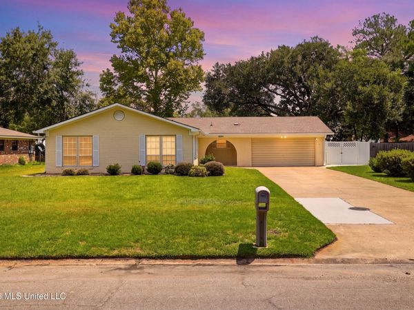 4000 Hillandale Drive, Gautier, MS 39553