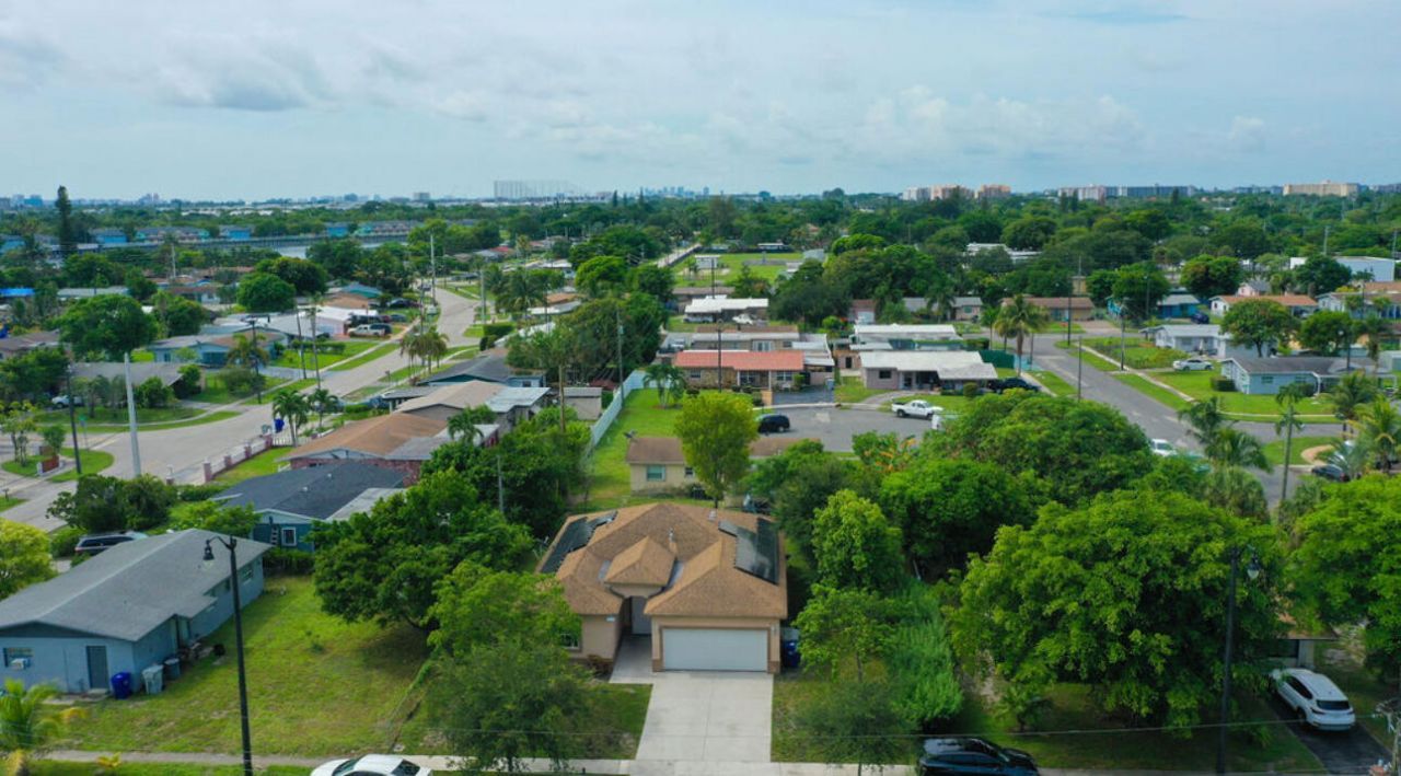 2430 NW 13th Street, Pompano Beach, FL 33069 Photo