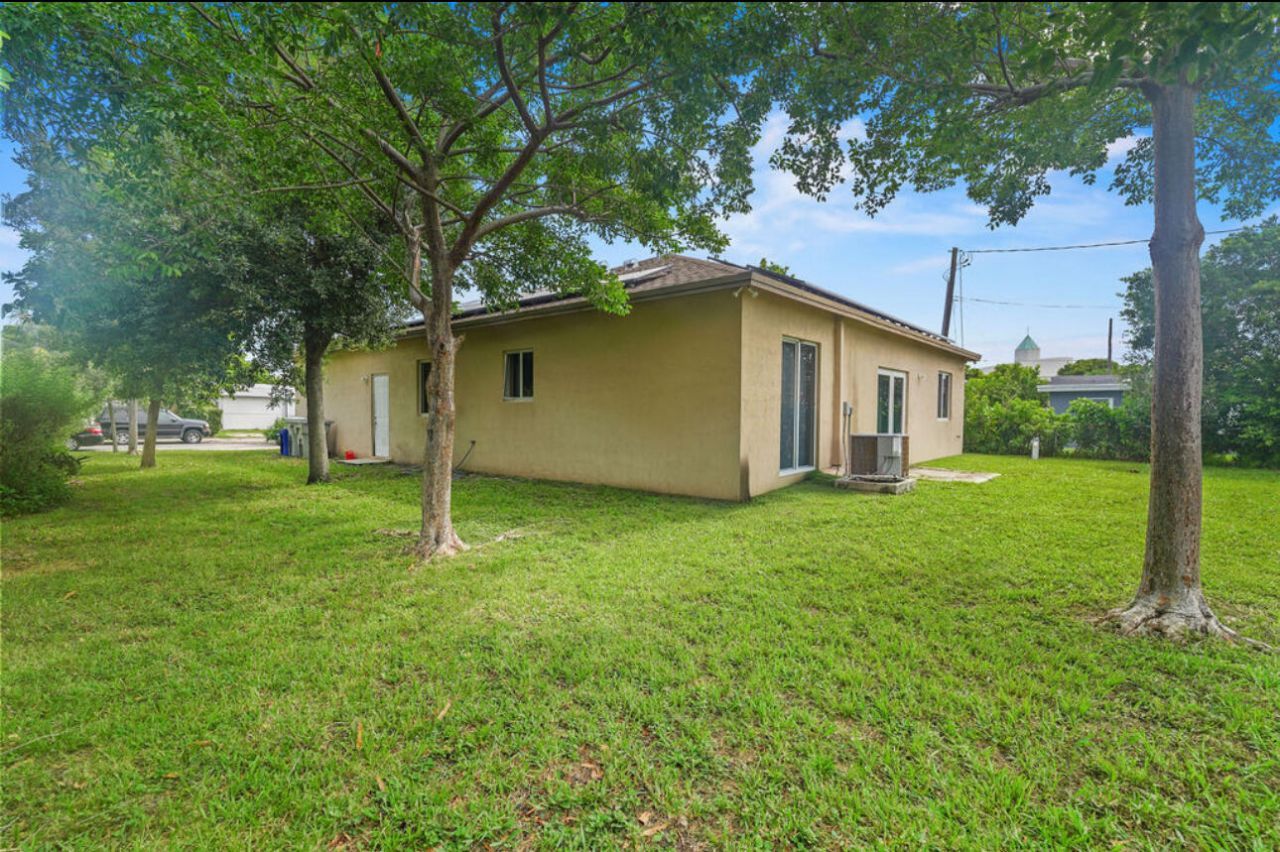 2430 NW 13th Street, Pompano Beach, FL 33069 Photo
