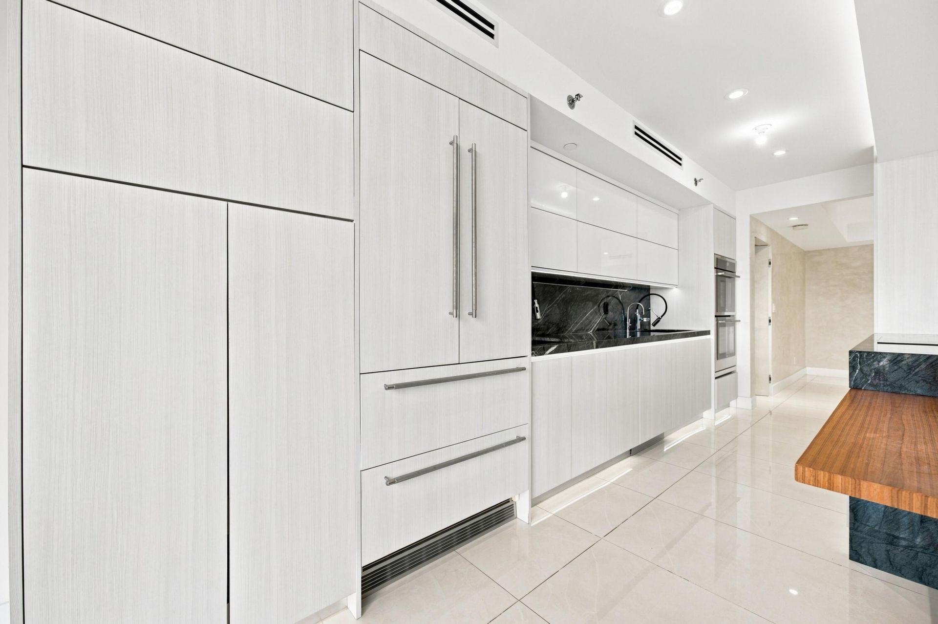 2000 Island Boulevard, Unit 2905, Aventura, FL 33160 Photo