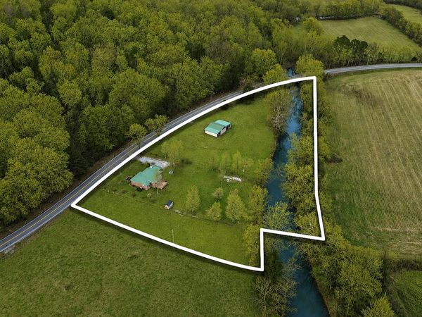 7610 SR 50 , Pelham, TN 37366
