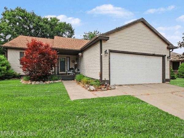 1270 Edgebrook Drive, Howell Township, Mi 48843