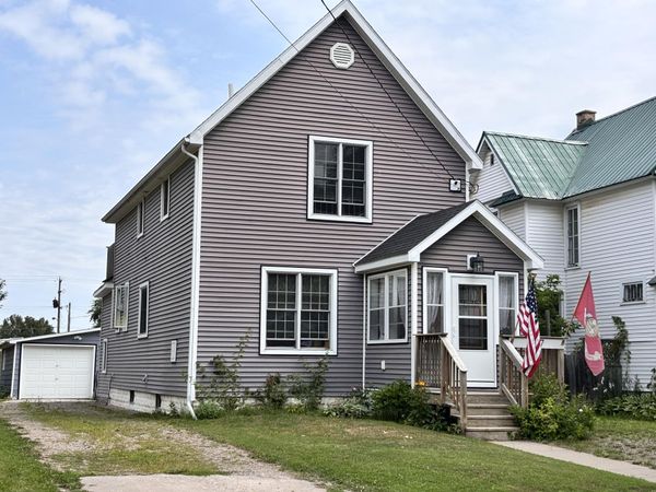 527 Maple ST, Sault Ste Marie, MI 49783