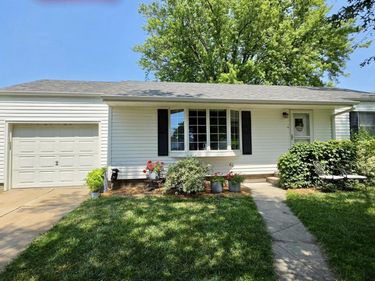 933 E 4th Street, York, NE 68467