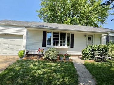 933 E 4th Street, York, NE 68467