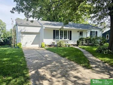 933 E 4th Street, York, NE 68467