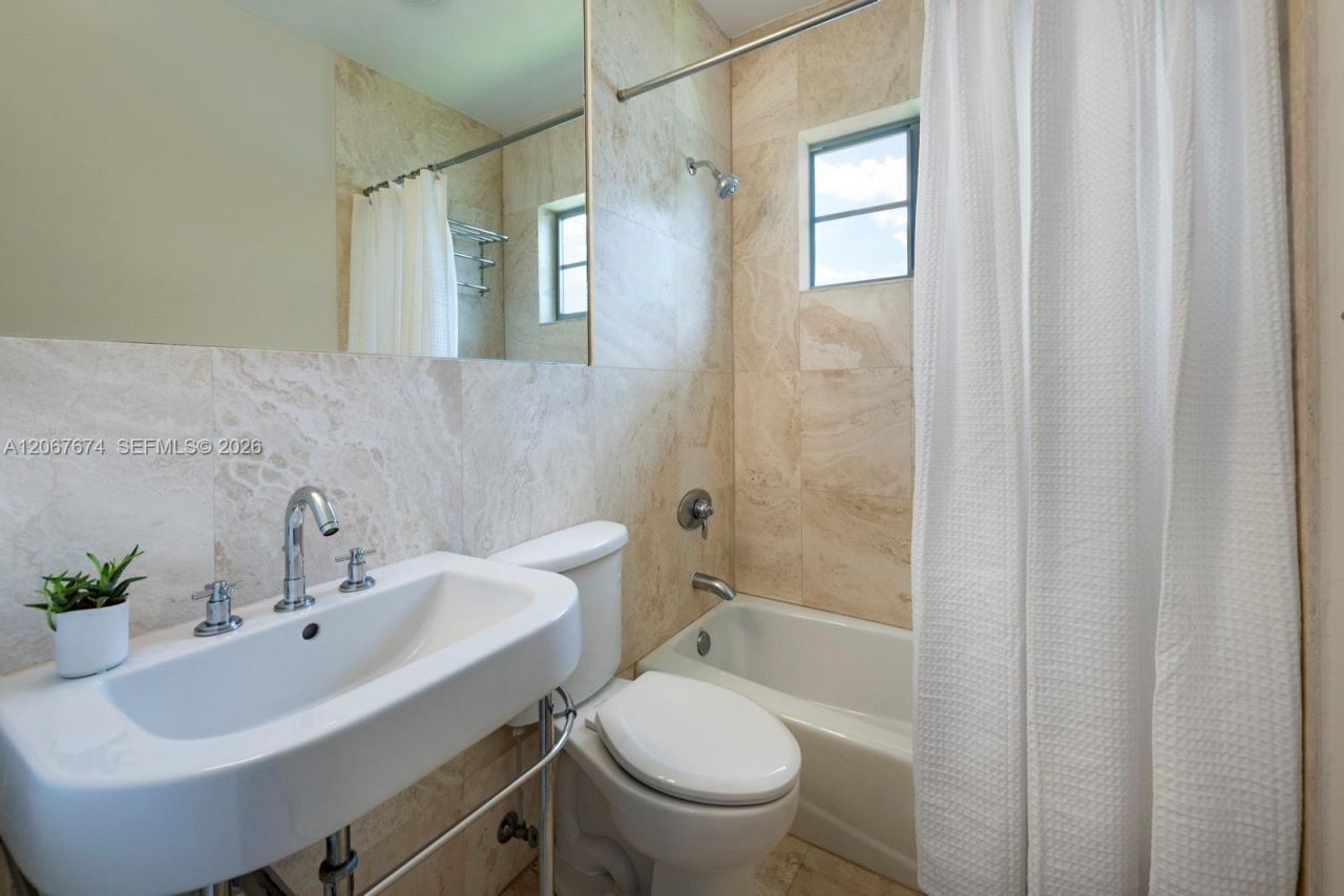 945 10th St, Unit 3, Miami Beach, FL 33139 Photo