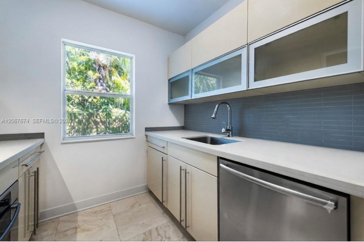 945 10th St, Unit 3, Miami Beach, FL 33139 Photo