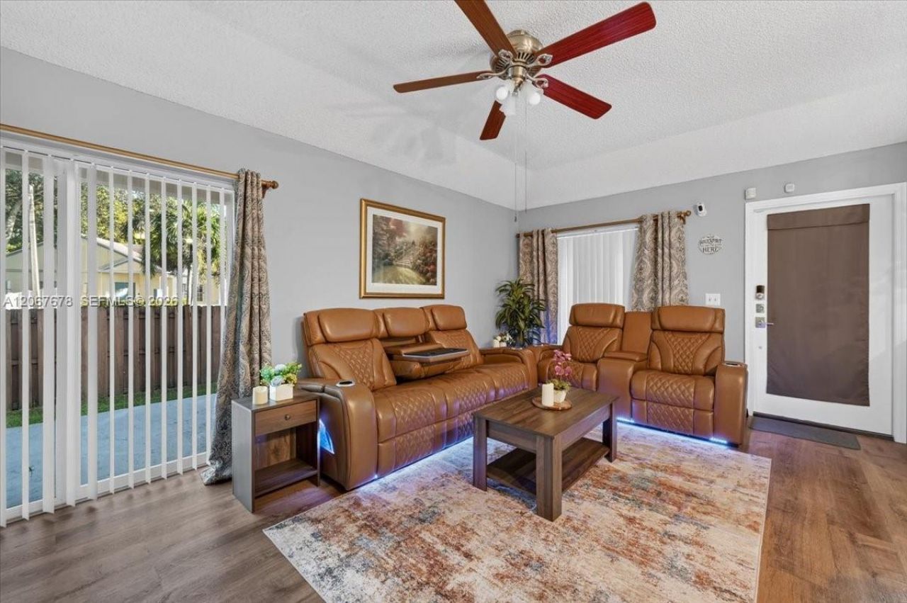 8601 SW 16th St, Pembroke Pines, FL 33025 Photo