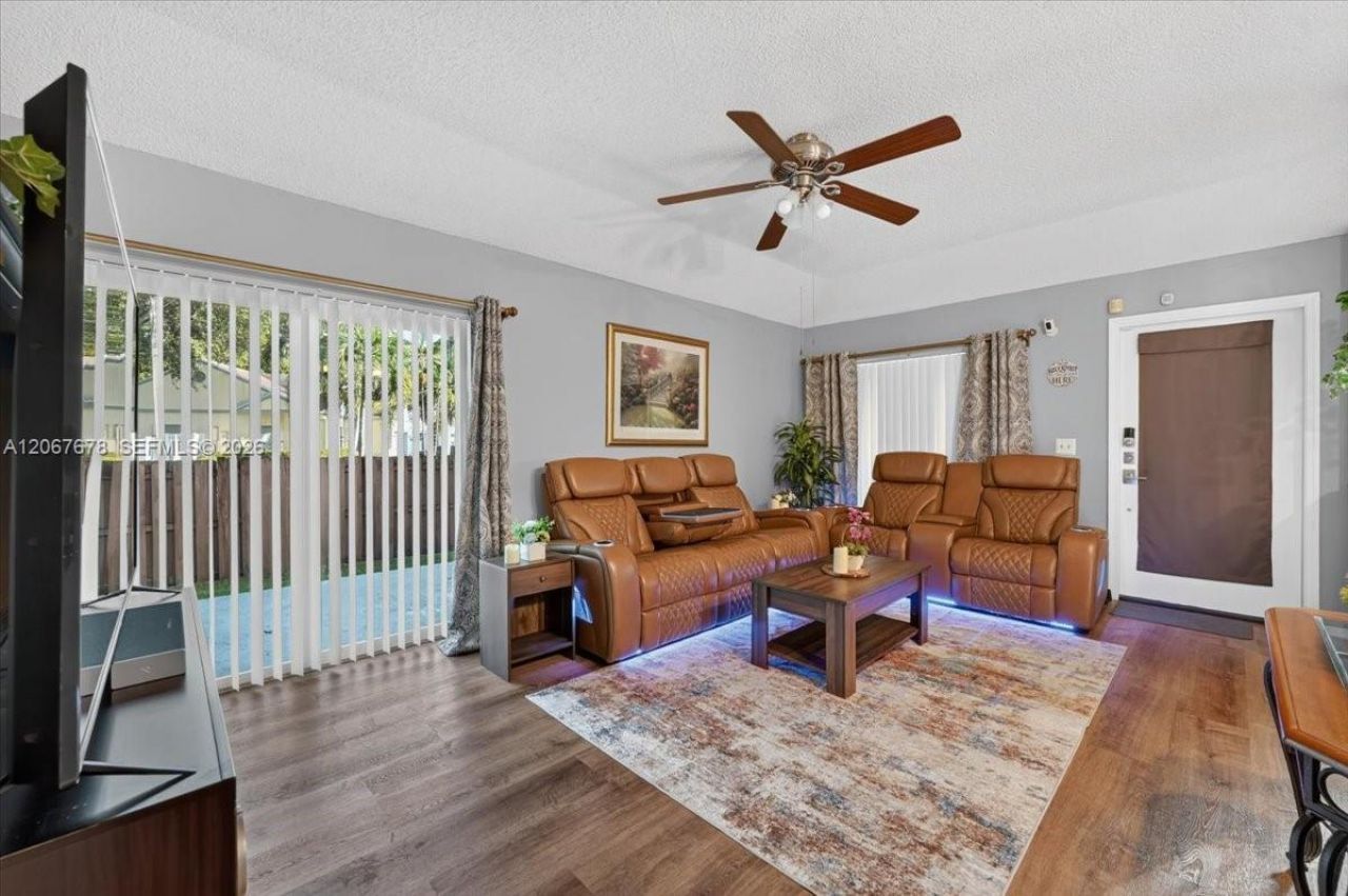 8601 SW 16th St, Pembroke Pines, FL 33025 Photo