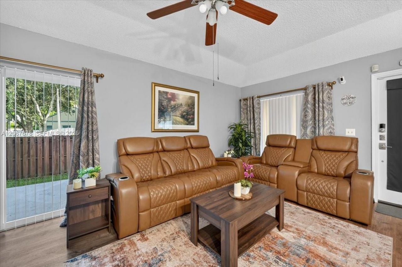 8601 SW 16th St, Pembroke Pines, FL 33025 Photo