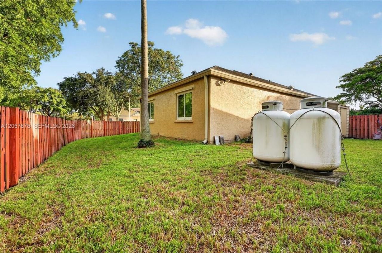8601 SW 16th St, Pembroke Pines, FL 33025 Photo