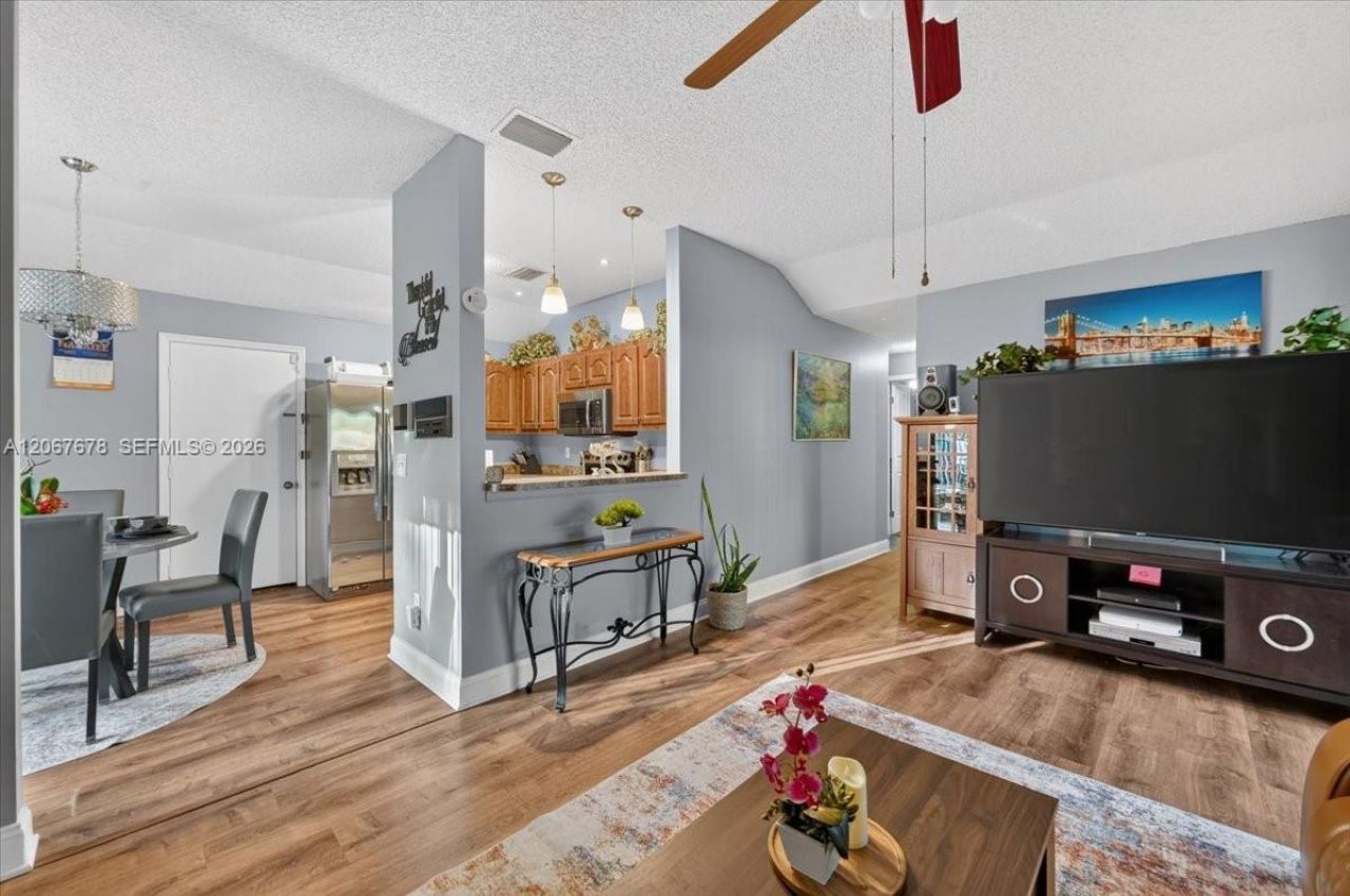 8601 SW 16th St, Pembroke Pines, FL 33025 Photo