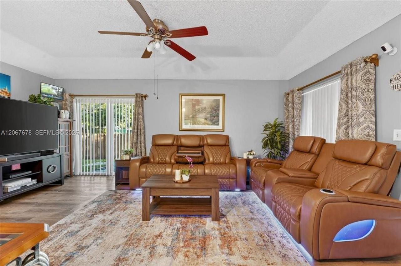 8601 SW 16th St, Pembroke Pines, FL 33025 Photo