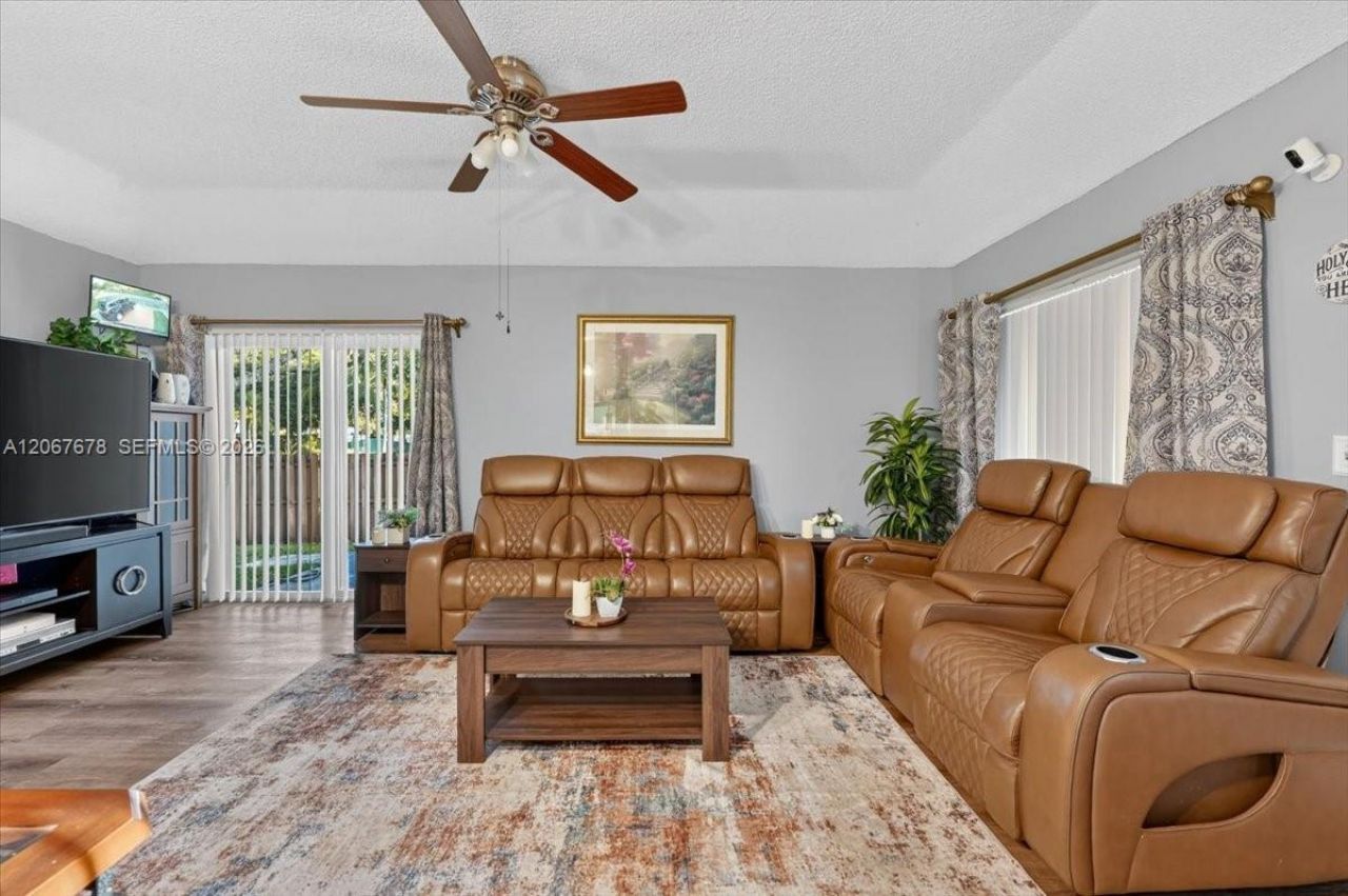 8601 SW 16th St, Pembroke Pines, FL 33025 Photo