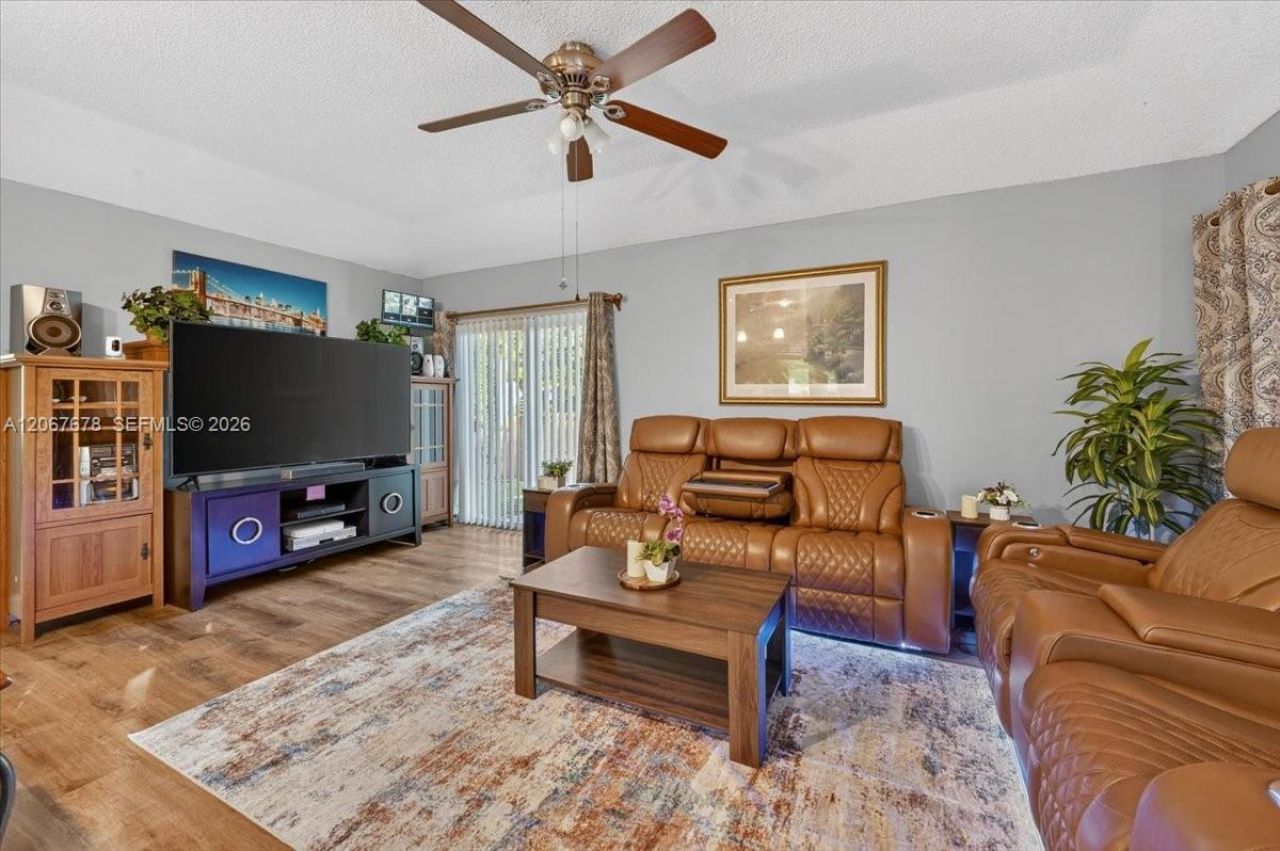 8601 SW 16th St, Pembroke Pines, FL 33025 Photo