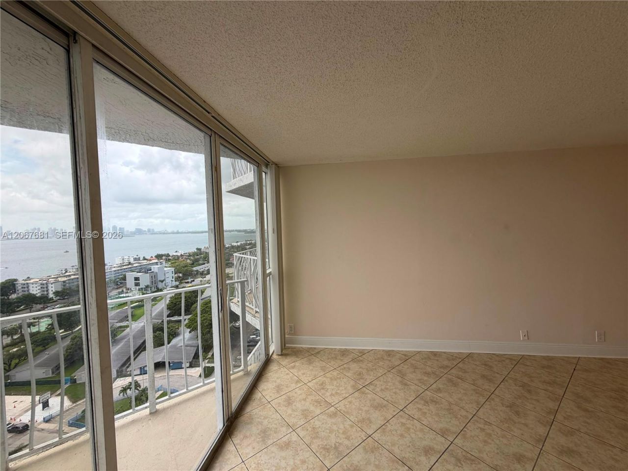 7601 E Treasure Dr , Unit 2007, North Bay Village, FL 33141 Photo