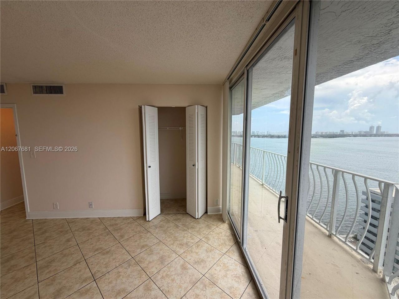 7601 E Treasure Dr , Unit 2007, North Bay Village, FL 33141 Photo