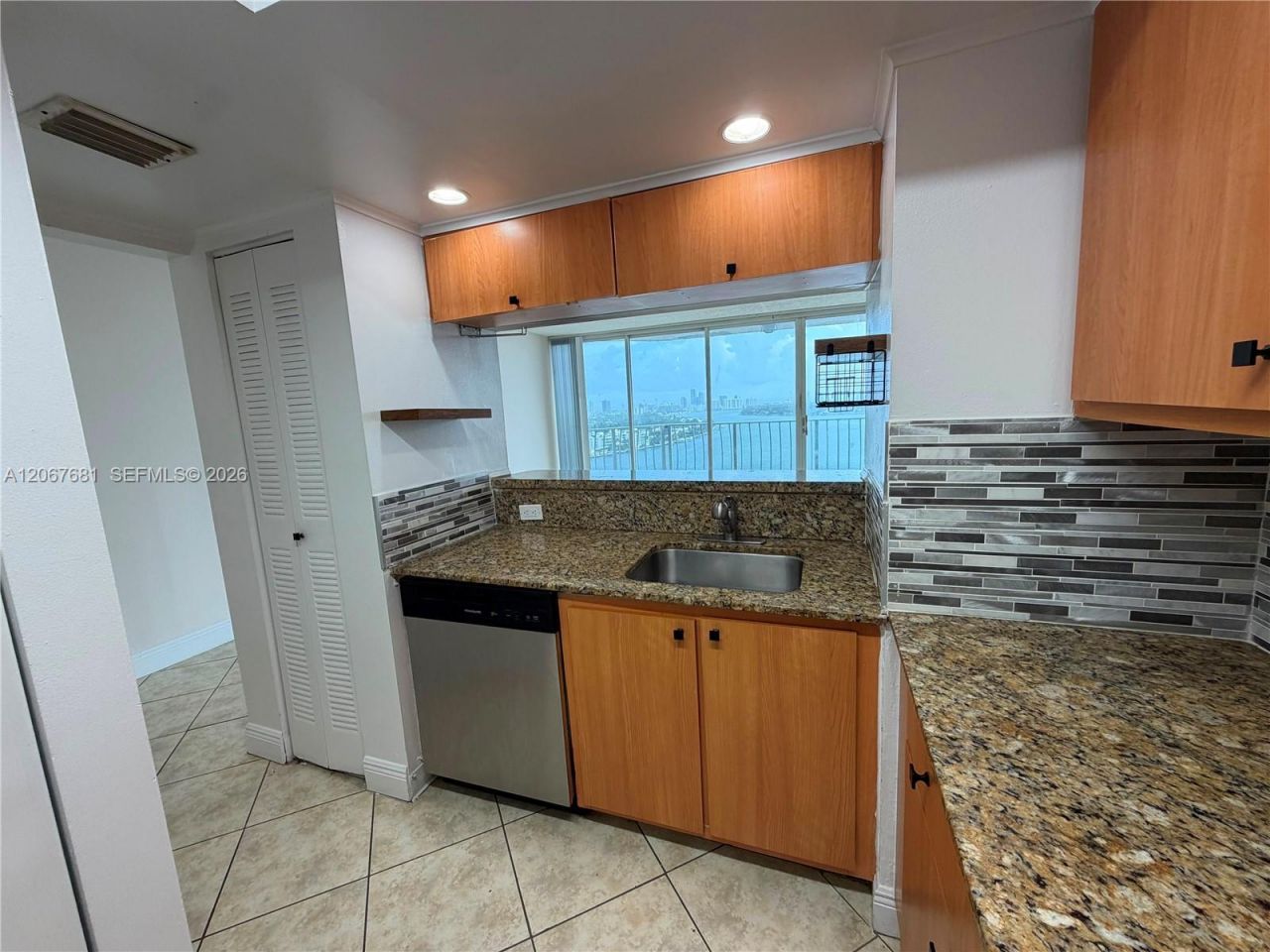7601 E Treasure Dr , Unit 2007, North Bay Village, FL 33141 Photo