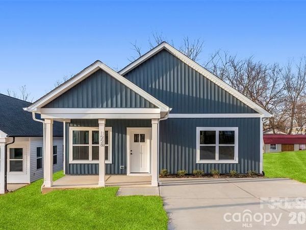 1558 7th Avenue Drive SW, Hickory, NC 28602