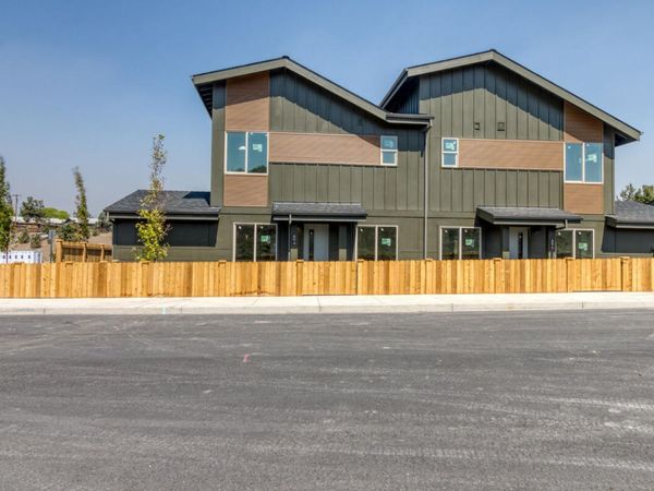 896 SE Aquila Drive, Madras, OR 97741