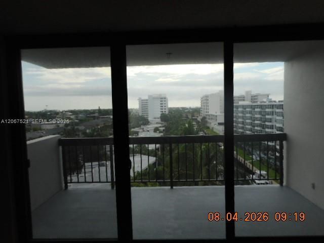 4800 Bayview Dr, Unit 802, Fort Lauderdale, FL 33308 Photo