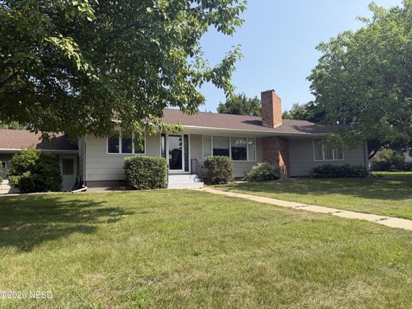 215 12TH AVENUE NE, Watertown, SD 57201